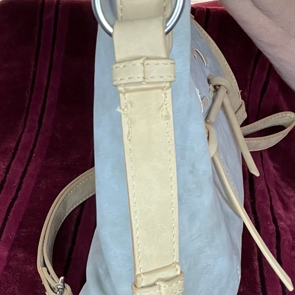Kensie Crossbody/Shoulder Bag, Lt Gray w/tan, 12”A, 9.5”V, 3”W, Zip top & Mag T5 - Picture 9 of 12